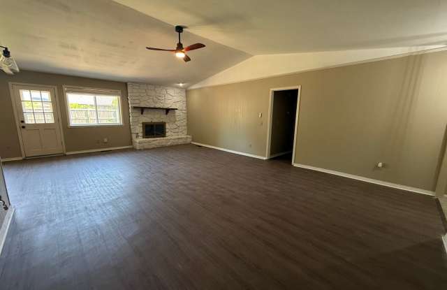 Luxurious 3 bd 2 ba on South Peoria Gallery 4
