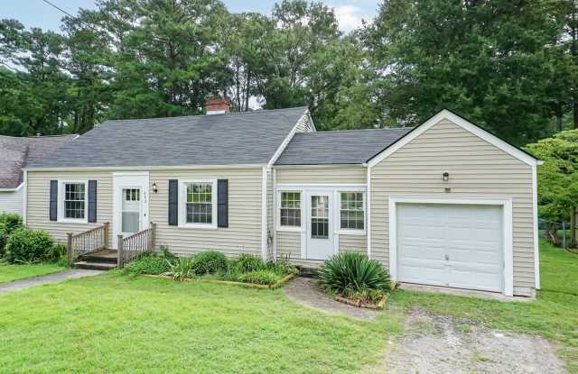 Two Bedroom, One Bath Single Family Home! Gallery 1