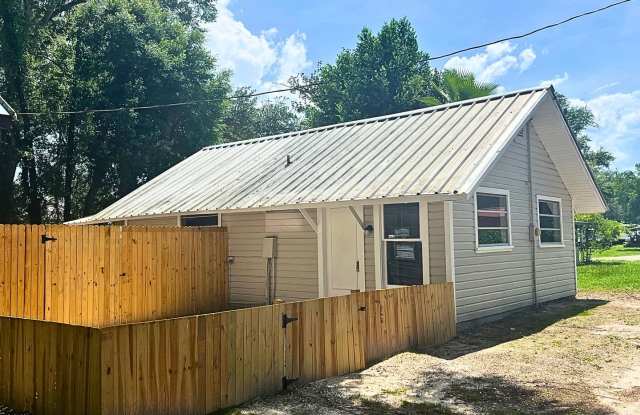 Cozy Remodeled 1BD/1BA + Bonus Room in Zephyrhills! photos photos Cozy Remodeled 1BD/1BA + Bonus Room in Zephyrhills! photos photos