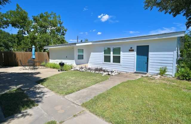 903 -- Pecan St photos photos