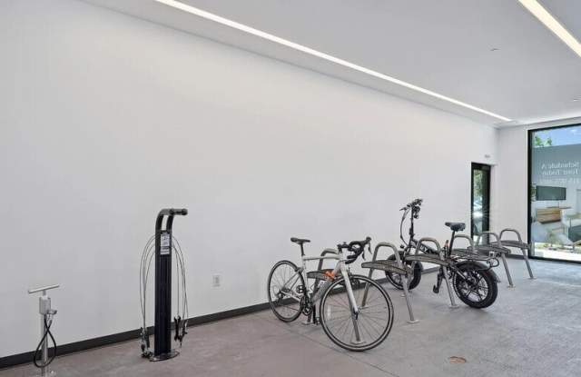 52 Kirkwood Ave Gallery 1