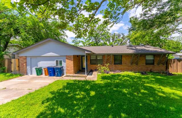 Beautifully Updated 3 bed/2 bath + Office/Den in NE Austin! photos photos