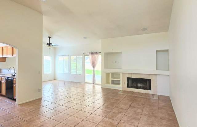 Gorgeous Single Story Home - In the Heart of Temecula Gallery 1