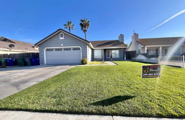 Charming 3-bed 2-bath home with a pool  pool service included! photos photos