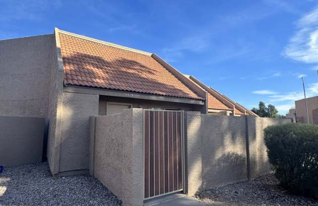 ***MOVE IN SPECIAL*** 2 STORY TOWNHOME WITH ATTACHED GARAGE WATER INCL Gallery 4