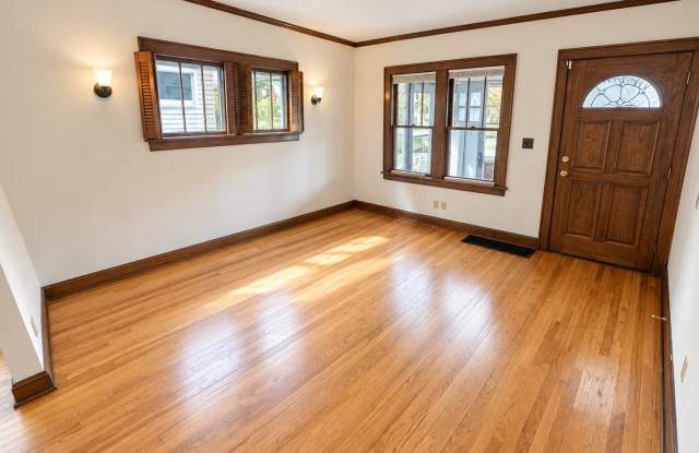 1941 East Washington Avenue Gallery 4