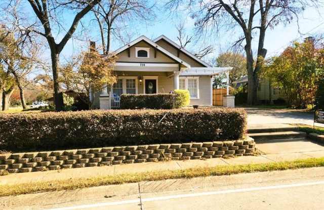708 N Rockwall Avenue - 708 North Rockwall Avenue, Terrell, TX 75160