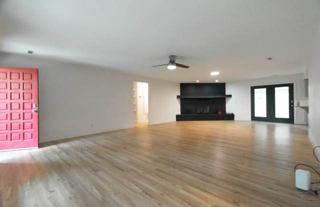 1200 South Dinsmore Trail Gallery 2