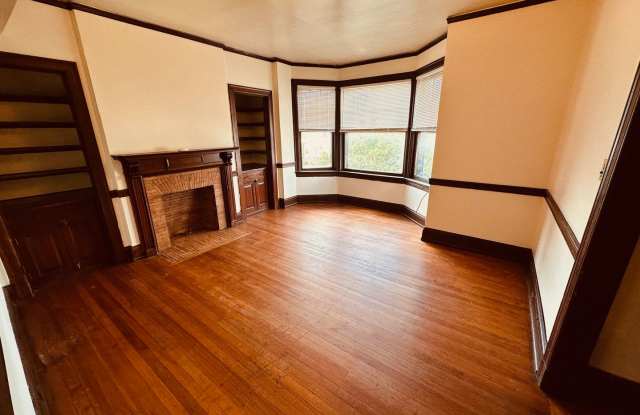 Convenient Downtown Apartment photos photos