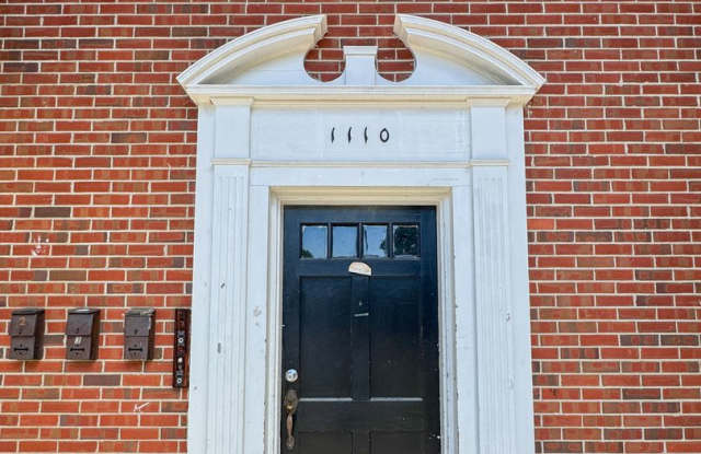 Conveniently Located 2 Bed 1.5 First Floor Unit photos photos