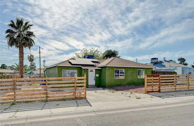 1720 E Carson Avenue Gallery 3