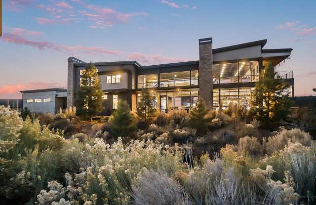 Contemporary Fully Furnished Four Bed Four Bath Masterpiece in Tetherow photos photos Contemporary Fully Furnished Four Bed Four Bath Masterpiece in Tetherow photos photos