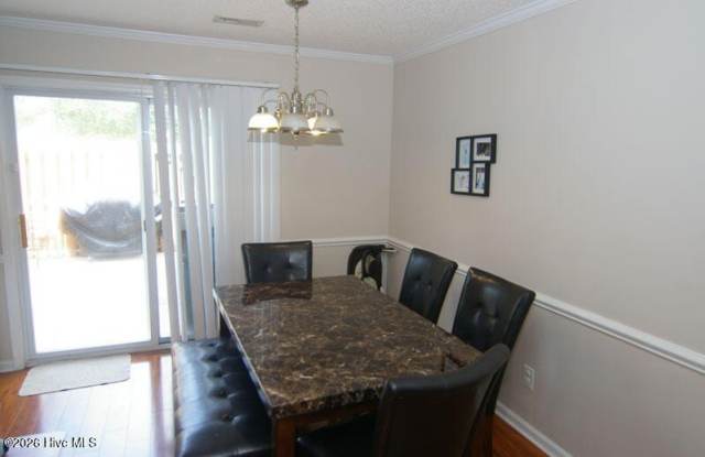 2325 Vineyard Drive Gallery 3