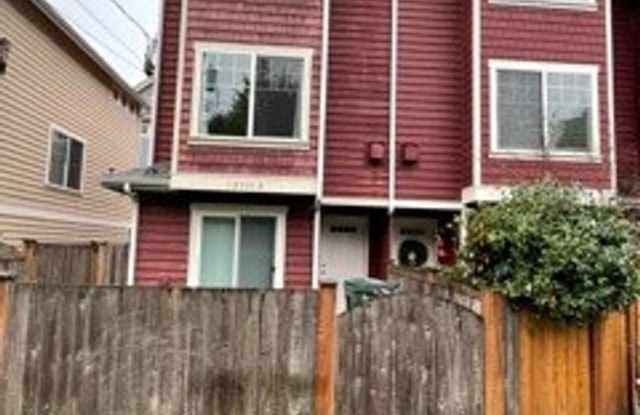 Lovely Townhome 12331 10 Pl NE photos photos