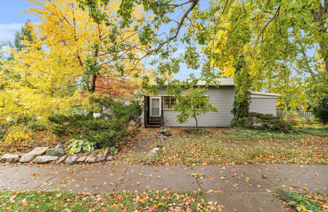 1202 S Elm Boulevard - 1202 South Elm Boulevard, Champaign, IL 61820