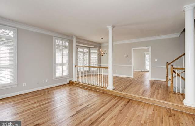 2229 N OAK COURT Gallery 4