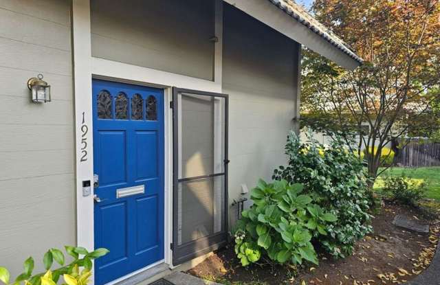 Unique FREESTANDING 2 Bed/ 1.5 Bath Townhome in Mountain View photos photos