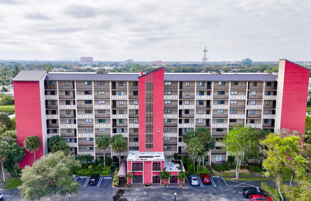 2200 S Cypress Bend Drive S unit: 702 photos photos