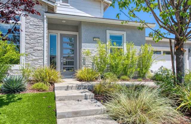 819 Pinnacle Drive W Gallery 1