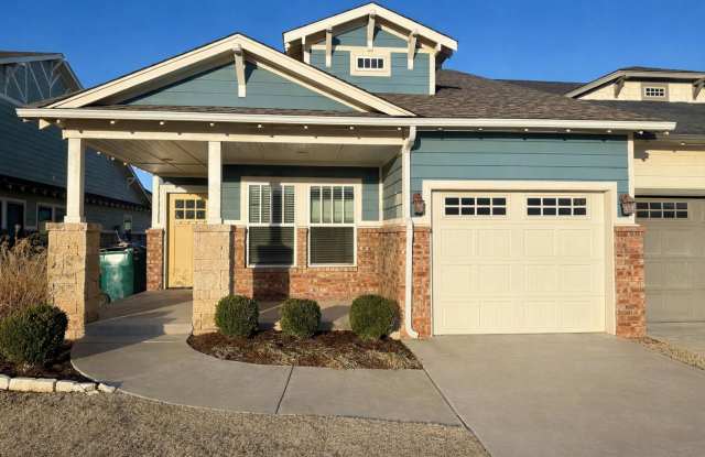 Large 3 Bed, 2 Bath in Beautifully Well-Maintained Neighborhood photos photos