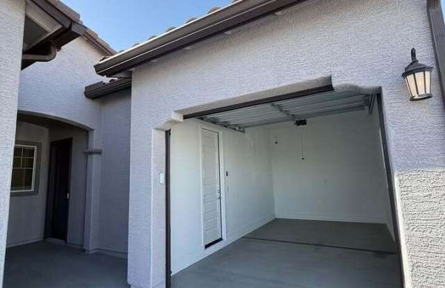 17587 W Victory Street unit: 2 photos photos