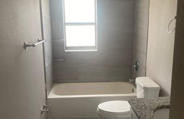 Lovely 2/1 apartment :  Second Floor ***** $1 on a first Month’s rent with approved credit ***** Gallery 4