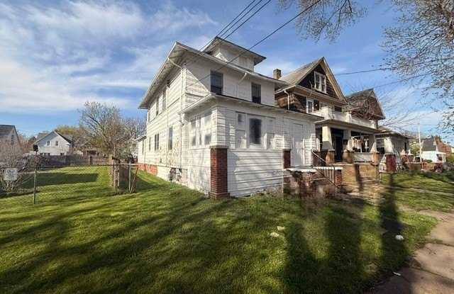 2020 Forest Avenue photos photos