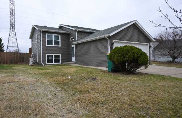 Beautiful, updated 4 bed 2 bath house in West Fargo! photos photos