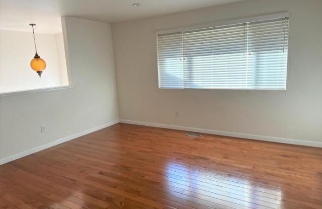 19604 30th Ave NE Gallery 4