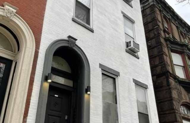 2129 SPRING GARDEN STREET Gallery 1