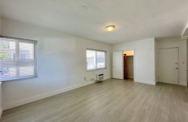 955 Bay Dr photos photos