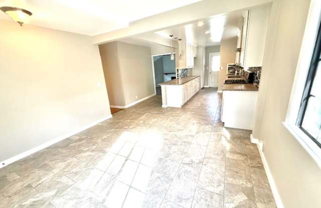 ***MUST SEE 3BR/2BA HOME IN LAKEWOOD*** Gallery 4
