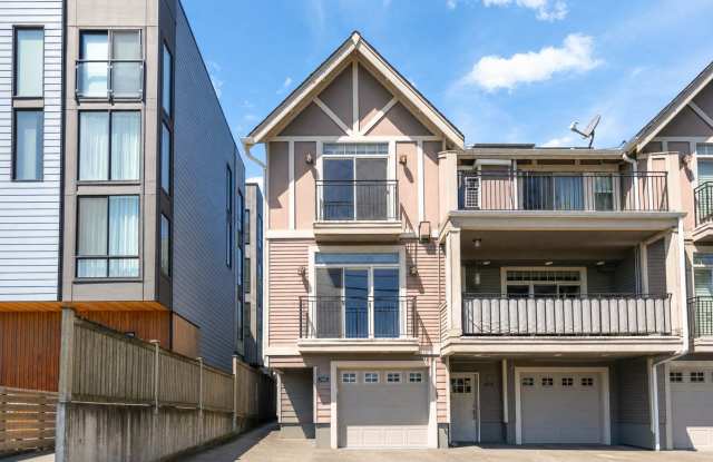 Spacious 3 Bed 2.5 Bath Townhome with Views and Two Parking Spaces – First Hill/Capitol Hill photos photos
