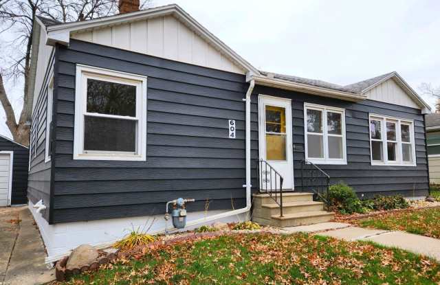 FOR RENT- 2 Bedroom House in Grundy Center! 604 10th St! **SUMMER PROMO** photos photos