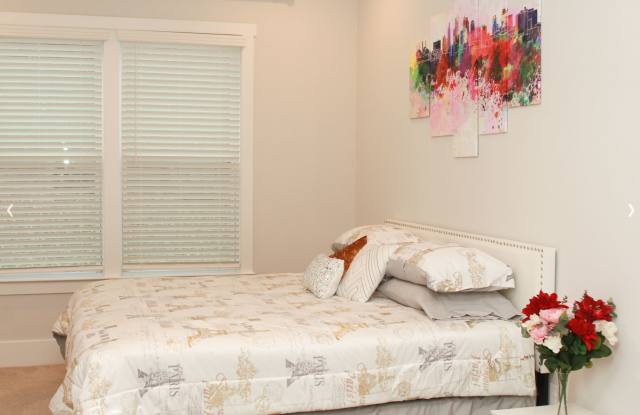 Room in 8 Bedroom Home at Grace Ln photos photos