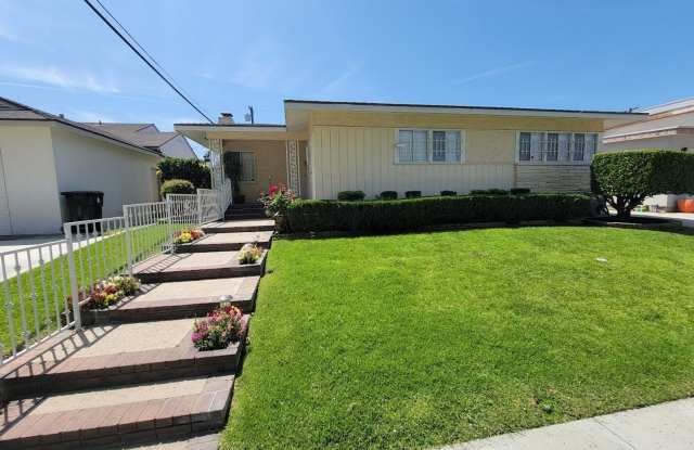 SPACIOUS 3BD/2BA WITH GARAGE, LAUNDRY AND FRONT AND BACK YARD THAT IS PET FRIENDLY!! photos photos