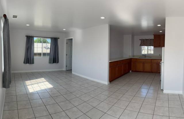 Spacious 2 Bedroom + Bonus Room, Back House w/ Garage & Gated Entry photos photos