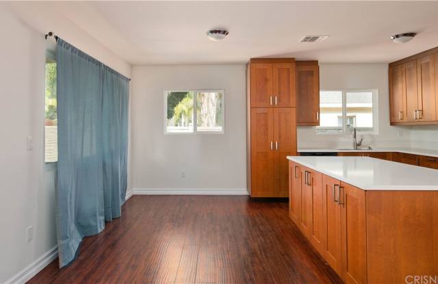 5912 Calvin Avenue Gallery 4