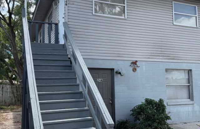 Adorable 2 bed/1 bath second floor apartment! photos photos
