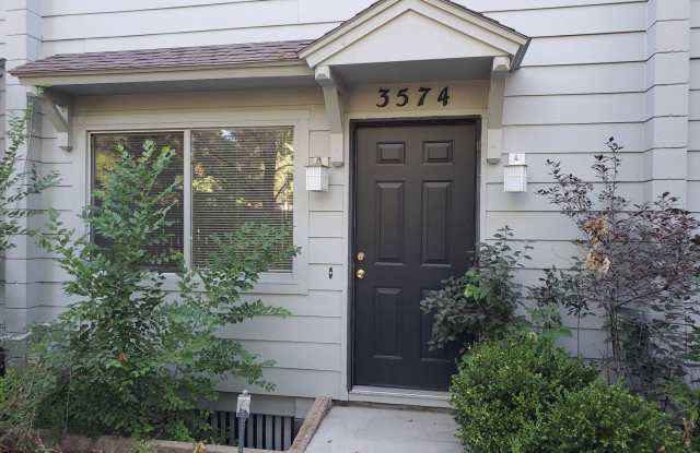 Sunny, newly remodeled 3 bed + office/2.5 bath in Applewood townhomes close to NOBO! Gallery 1