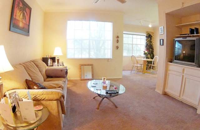 REDUCED! Your Perfect 1b-1b Orlando Retreat Awaits! Partial Golf Course Views ~ Gallery 1
