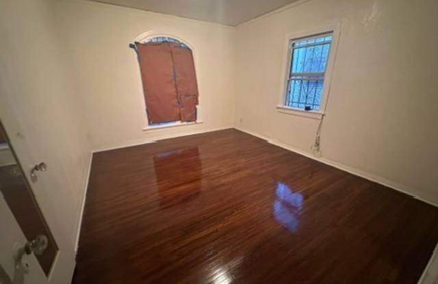 Large, 3 bedroom 1 ½ bath, corner-lot single family home Gallery 1