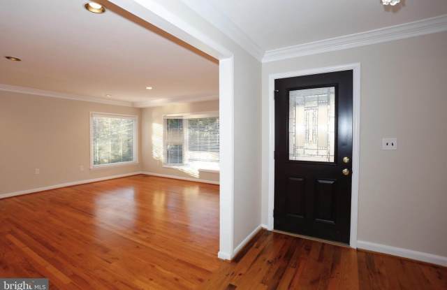 Wonderfull move-in ready property in a great Bethesda location Gallery 3