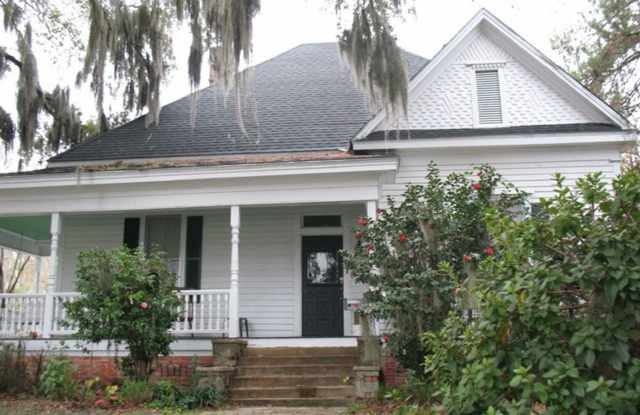 Beautiful, well maintained older home in the heart of Valdosta photos photos
