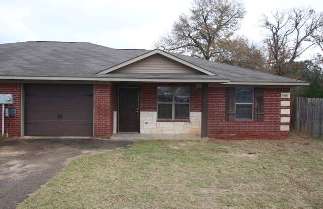 COMING SOON! 3 Bed 2 Bath 1 Car Duplex- Lindale ISD! photos photos