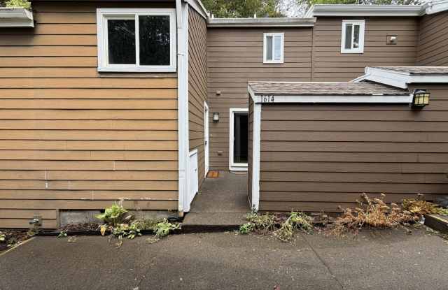 Beautiful West Linn Home with Dual Outdoor Patios, Bright Open Living Spaces & Outdoor Recreation Just Steps Away Gallery 3