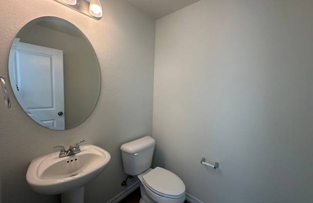 Modern 3-Bed, 3-Bath Home in District 20!! Gallery 4