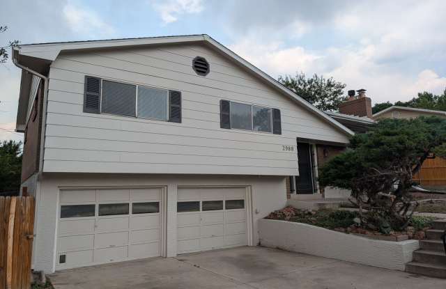 Available Now! $500 off 1st Month Move in Special! 3 Bedroom plus Office, 3 Bathroom - Great Mountain View! Gallery 3