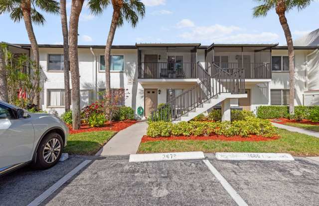 5 miles from 5th Avenue and Downtown Naples! photos photos