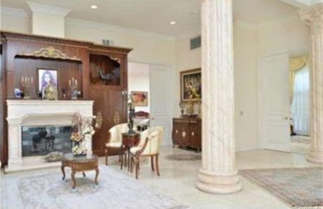 2100 Benedict Canyon Drive Gallery 3